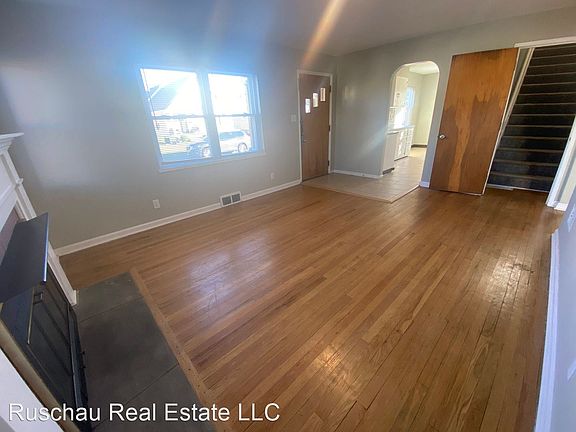 4th image of 2705 Whittier Ave