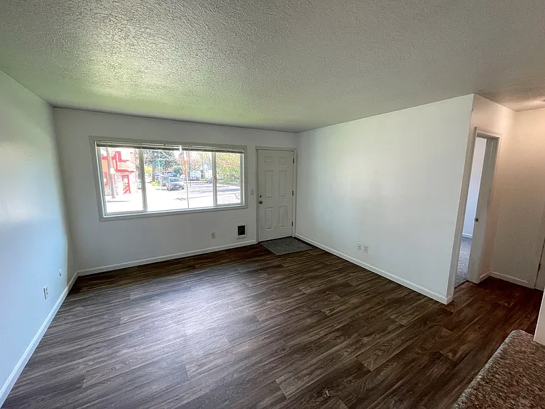 Fantastic 1 Bedroom Apartment in St Johns with Updated Kitchen — Photo 4