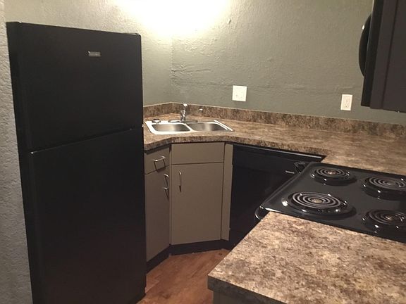 3rd image of 124 NE 23rd St APT 15