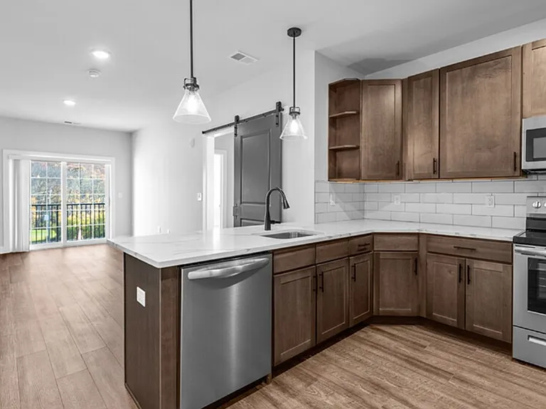 HH Bath View Apartments — Photo 14