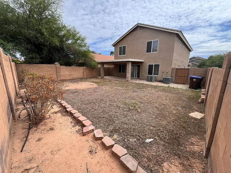 1278 E Stirrup Ln