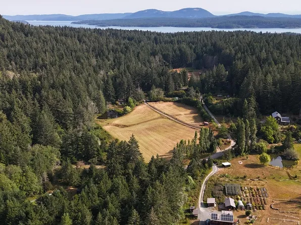 190 McLennan Dr, Saltspring Island, BC V8K 1X2
