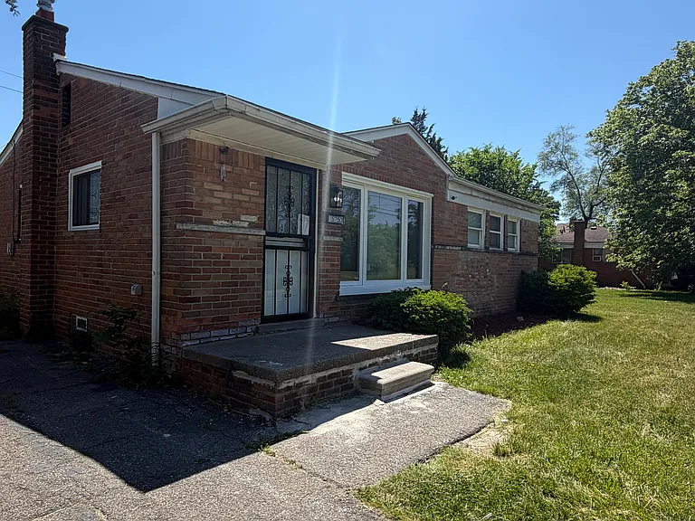 15753 Ellis St — Photo 2