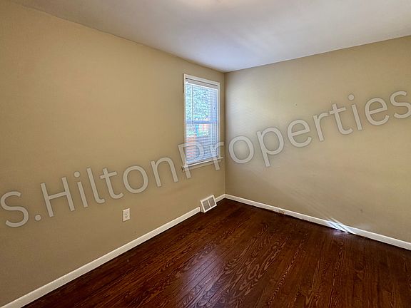 5th image of 224 Church St