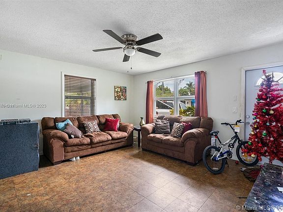 5th image of 438 NW 93rd St #438
