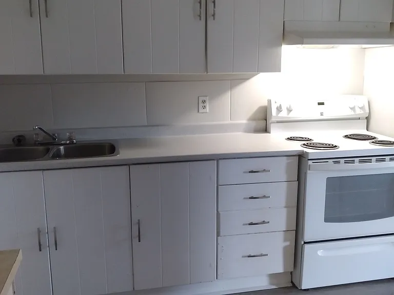 560 Bloor St E #304 — Photo 5