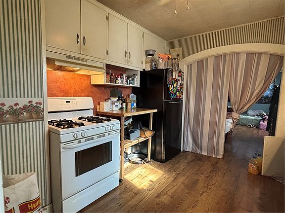 4th image of 802 W Rogers Ave