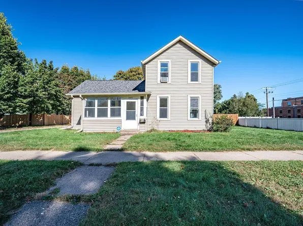 225 W 2nd St, New Richmond, WI 54017