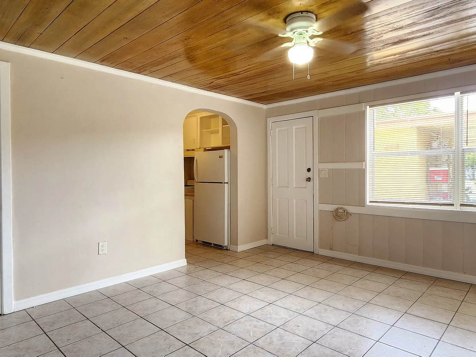 601 S Ocean Dr — Photo 2