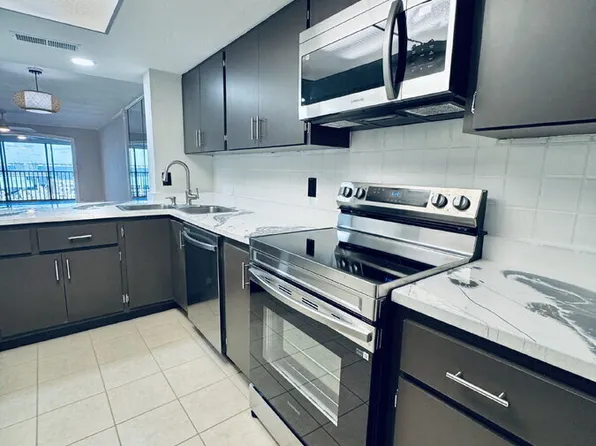 2711 1st St APT 102, Fort Myers, FL 33916