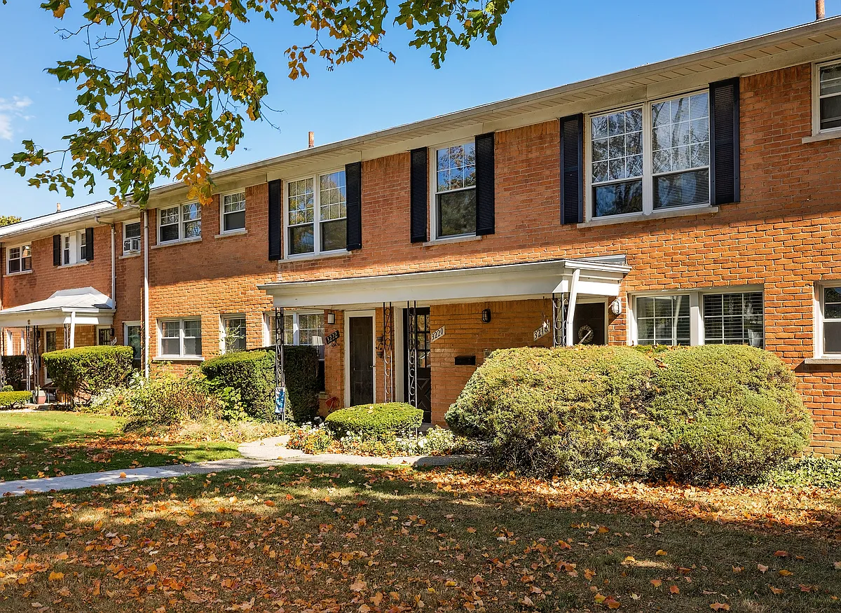 Building Photo - 3220 Shenandoah Dr #12