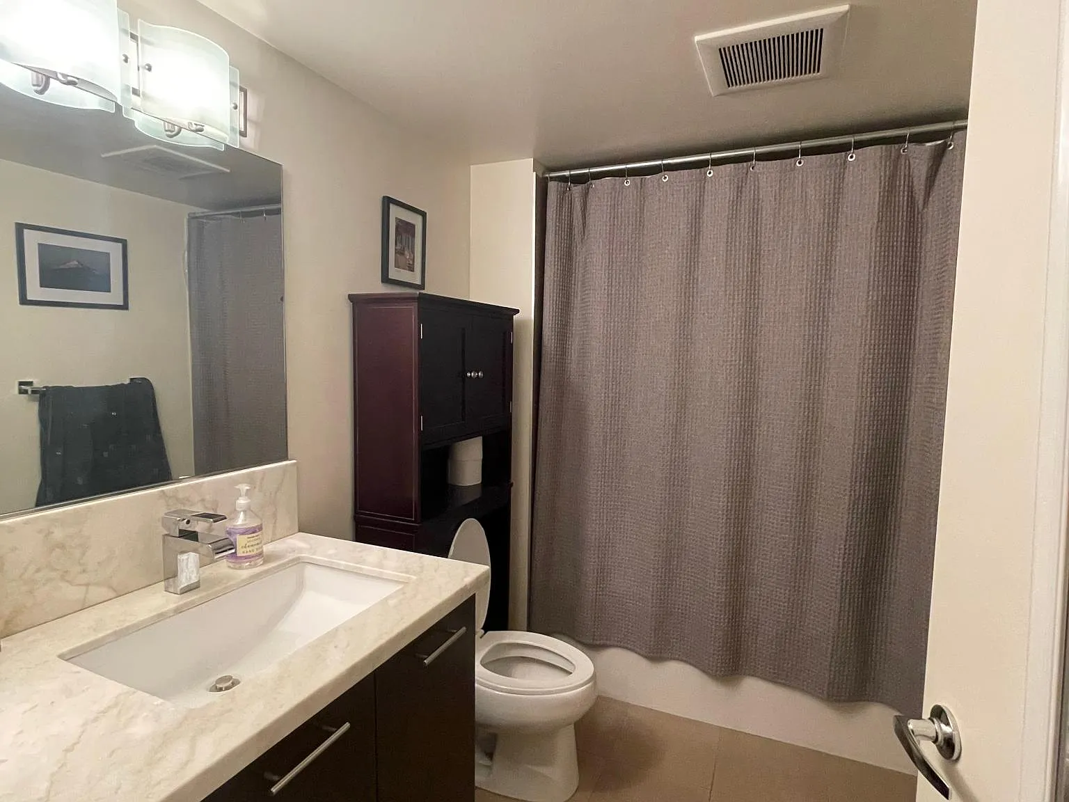 Studio, 679 sqft, $1,900 — Photo 2