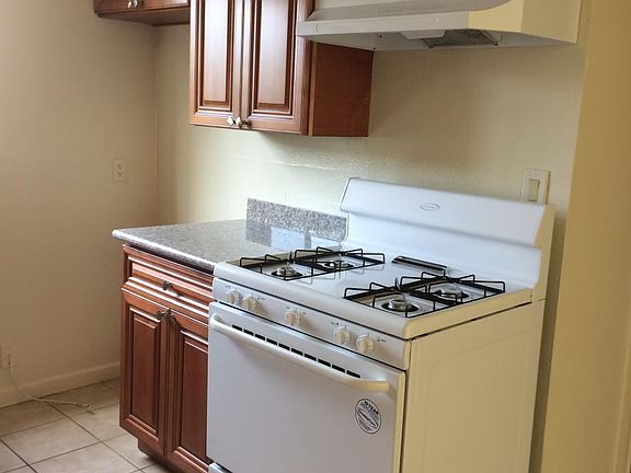 2nd image of 14108 Sylvan St APT 7