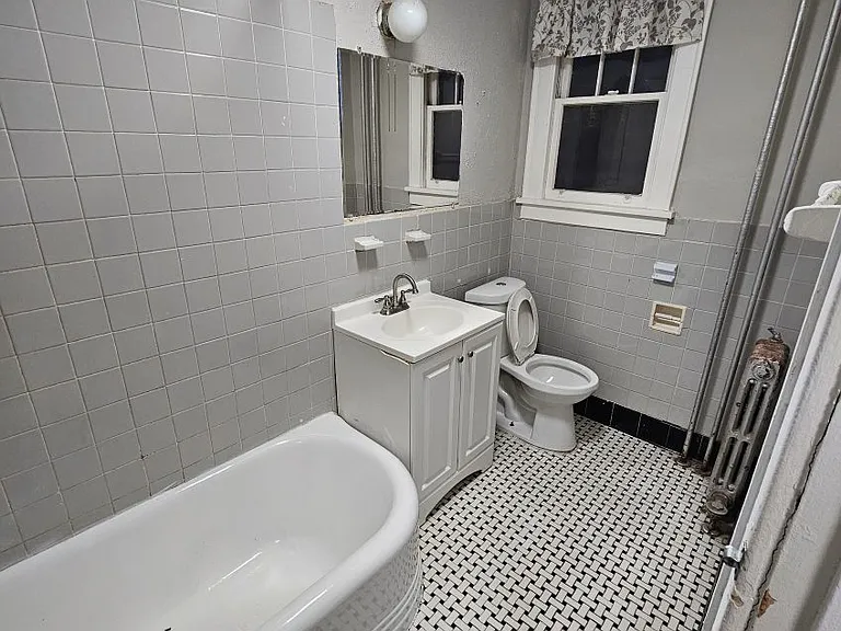 385 Morris St — Photo 24