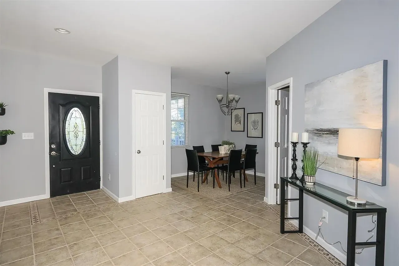 3 bed, 1754 sqft, $2,700 — Photo 3