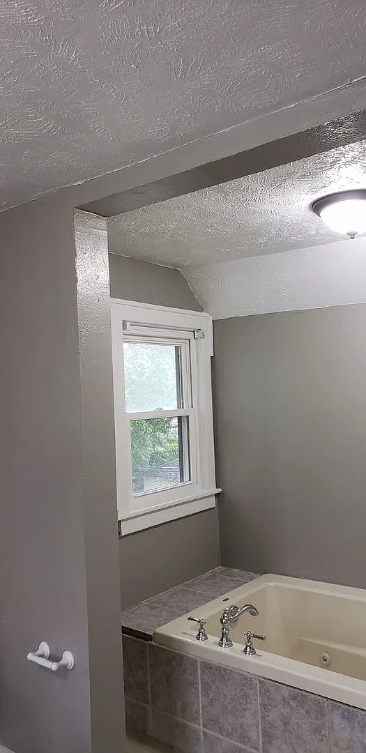 Spacious 5-Bedroom Home Near Downtown Kokomo — Photo 2