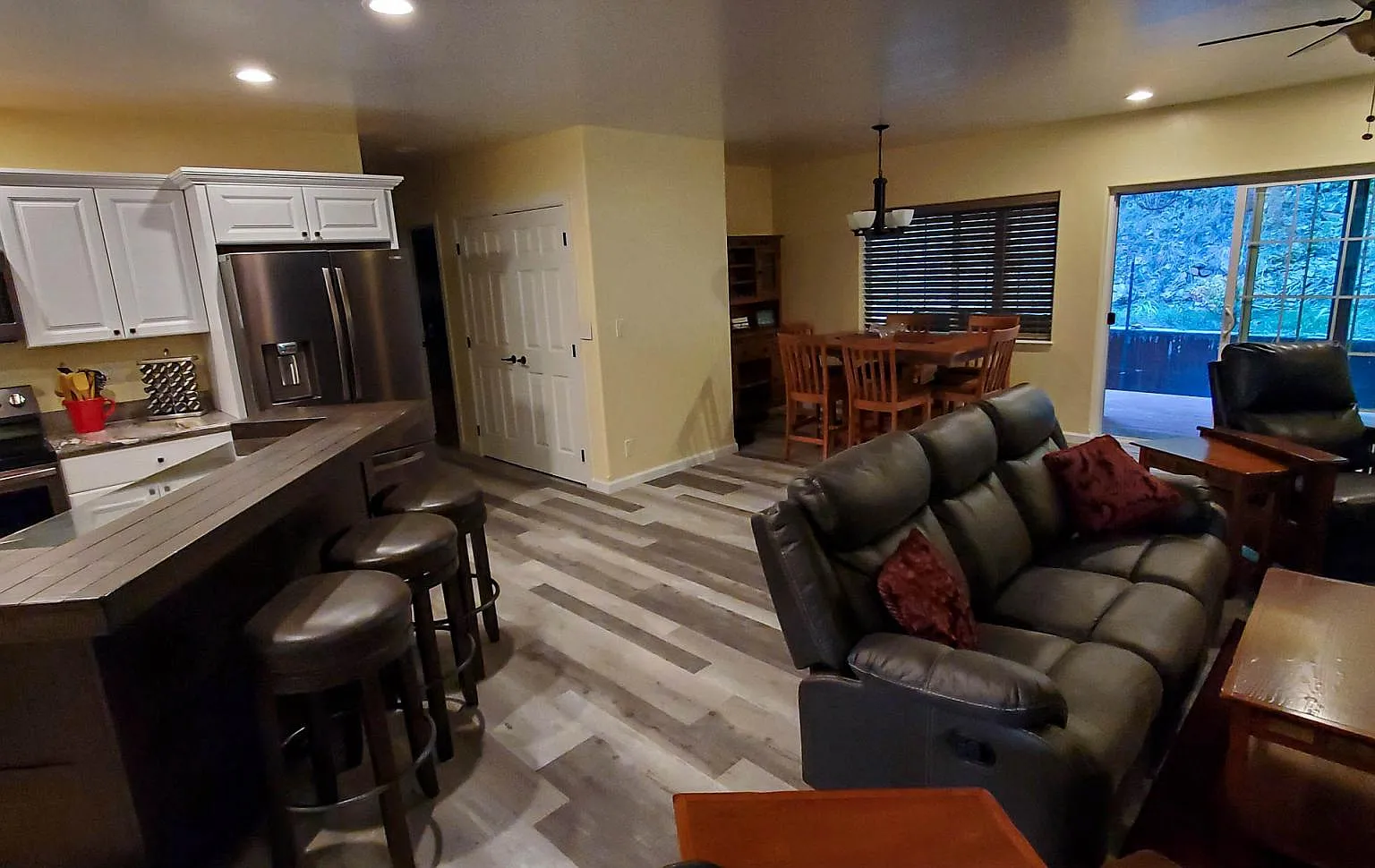 3 bed, 1400 sqft, $2,100 — Photo 3