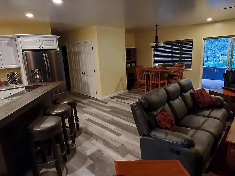 1009 Bear Claw Rd — Photo 3