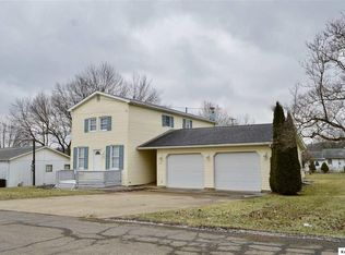 216 Plum St, Danville, OH 43014