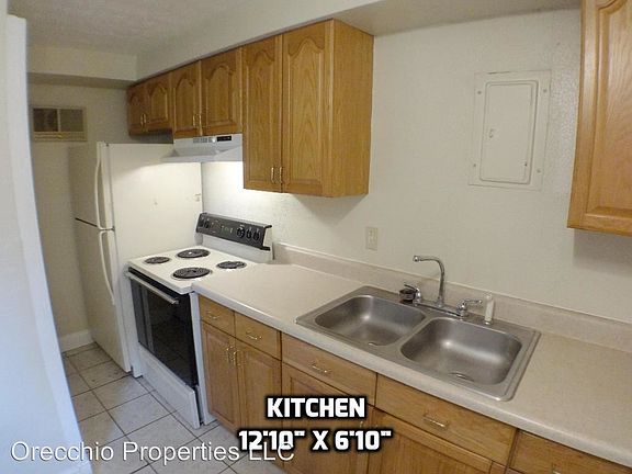 5th image of 180 Manor Dr APT 1