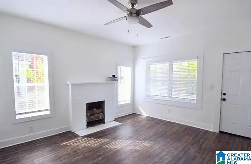 3 bed, 2.0 bath, 1428 sqft, $1,300 — Photo 2