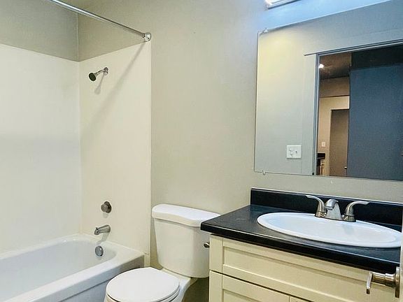 2nd image of 3032 NE 140th St APT 204