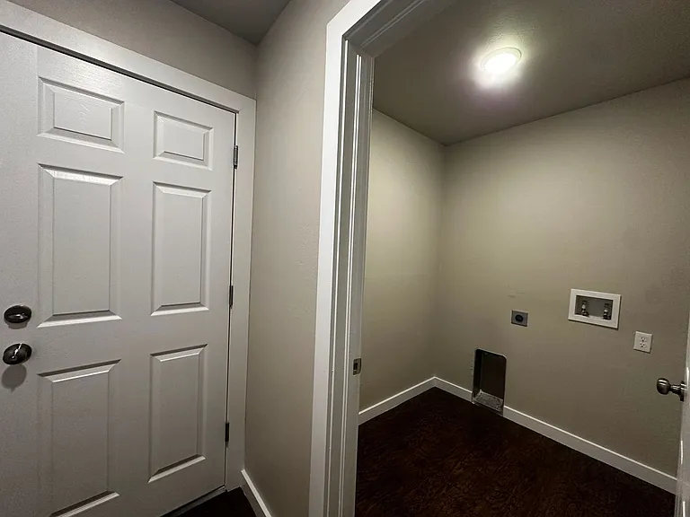 1419 Macalpine St — Photo 4