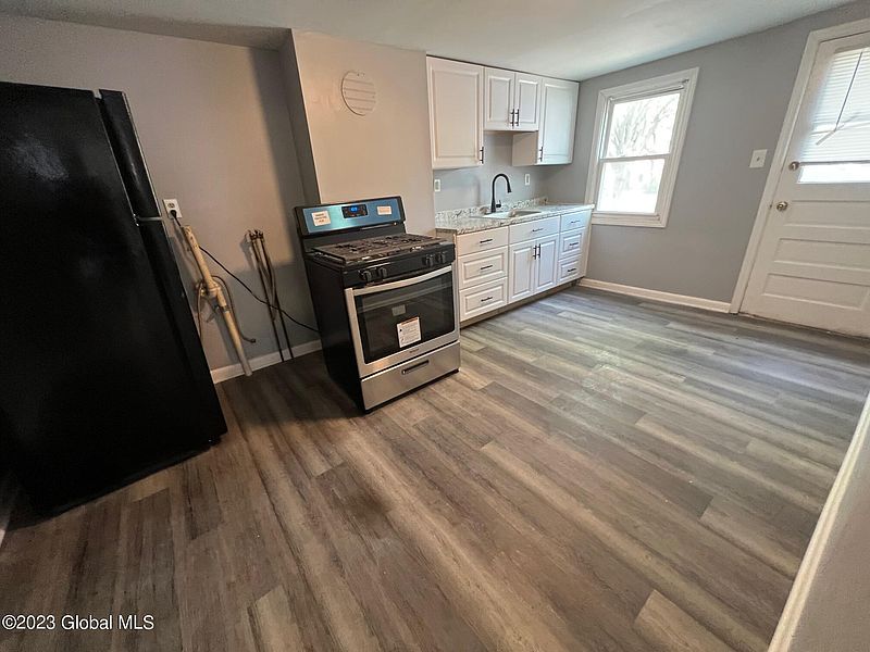 5th image of 260 Madison Street