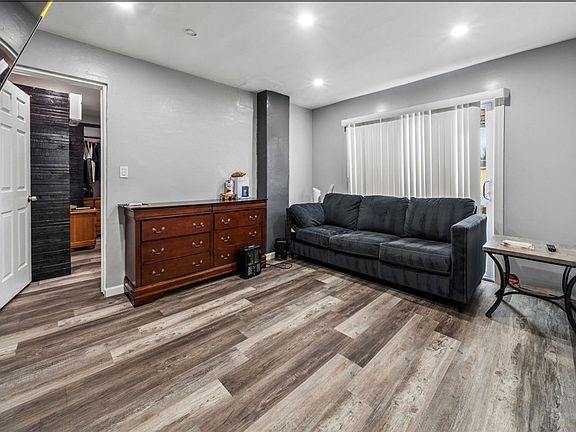 3rd image of 4430 Bowes Ave