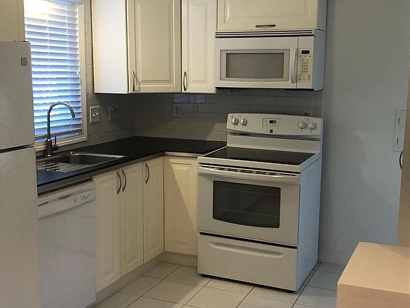 5th image of 15737 Buckingham Ave