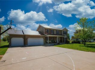 9984 N Country Dr, Effingham, IL 62401