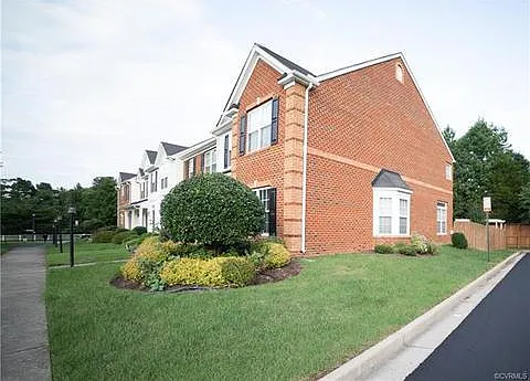 1317 New Haven Ct — Photo 2