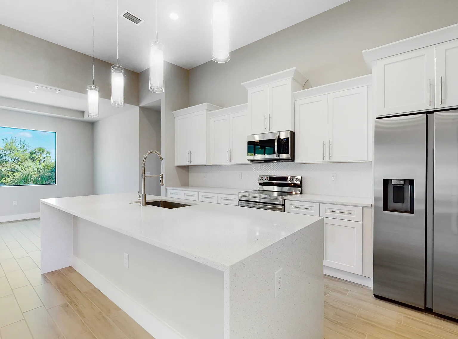 4 bed, 1900 sqft, $2,295 — Photo 4