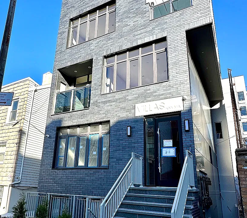 258 Eckford St #1