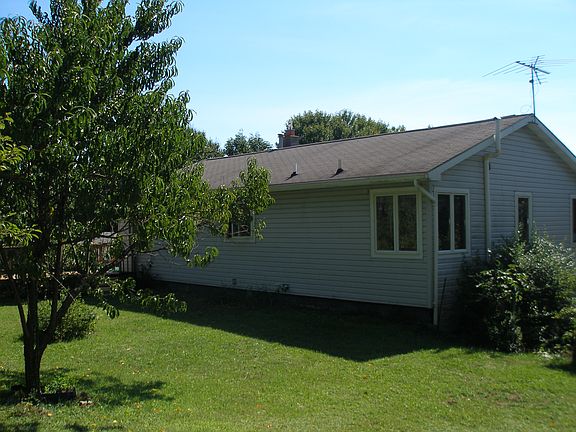 3rd image of 77 Parkview Dr