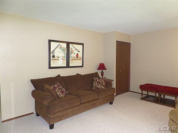 4th image of 10697 Woodbrook