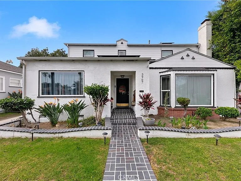 3907 Edgehill Dr — Photo 1