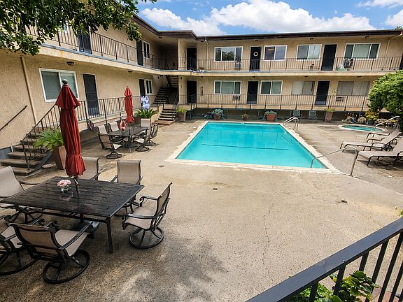 2nd image of 3907 La Crescenta Ave APT 205