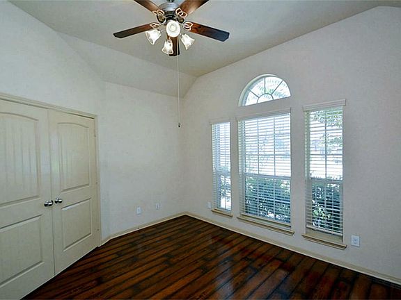 4th image of 18915 Cove Mill Ln