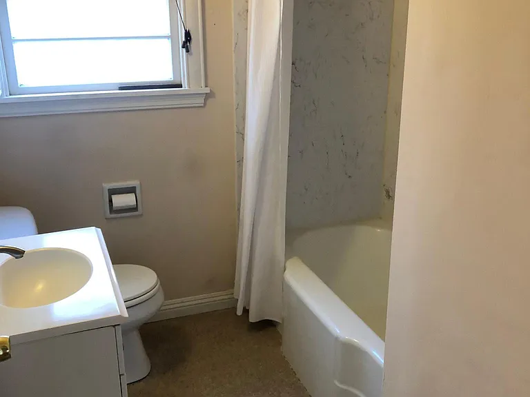 Sycamore St — Photo 14