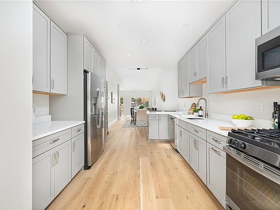 3rd image of 4 Blossom St Unit 78