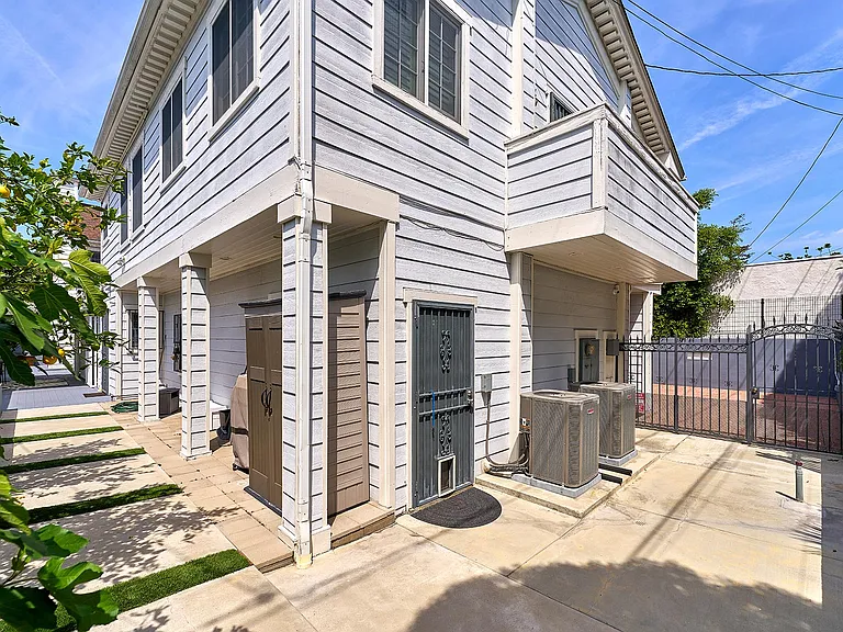 950 S Longwood Ave — Photo 4