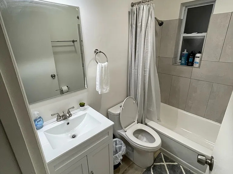 1210 Irving Ave #5 — Photo 7