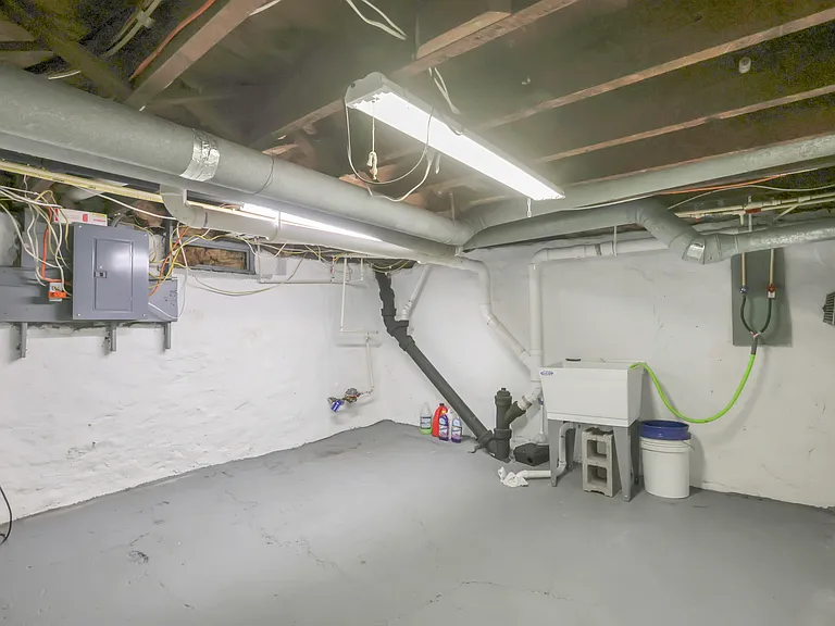 258 Allen Ave — Photo 29