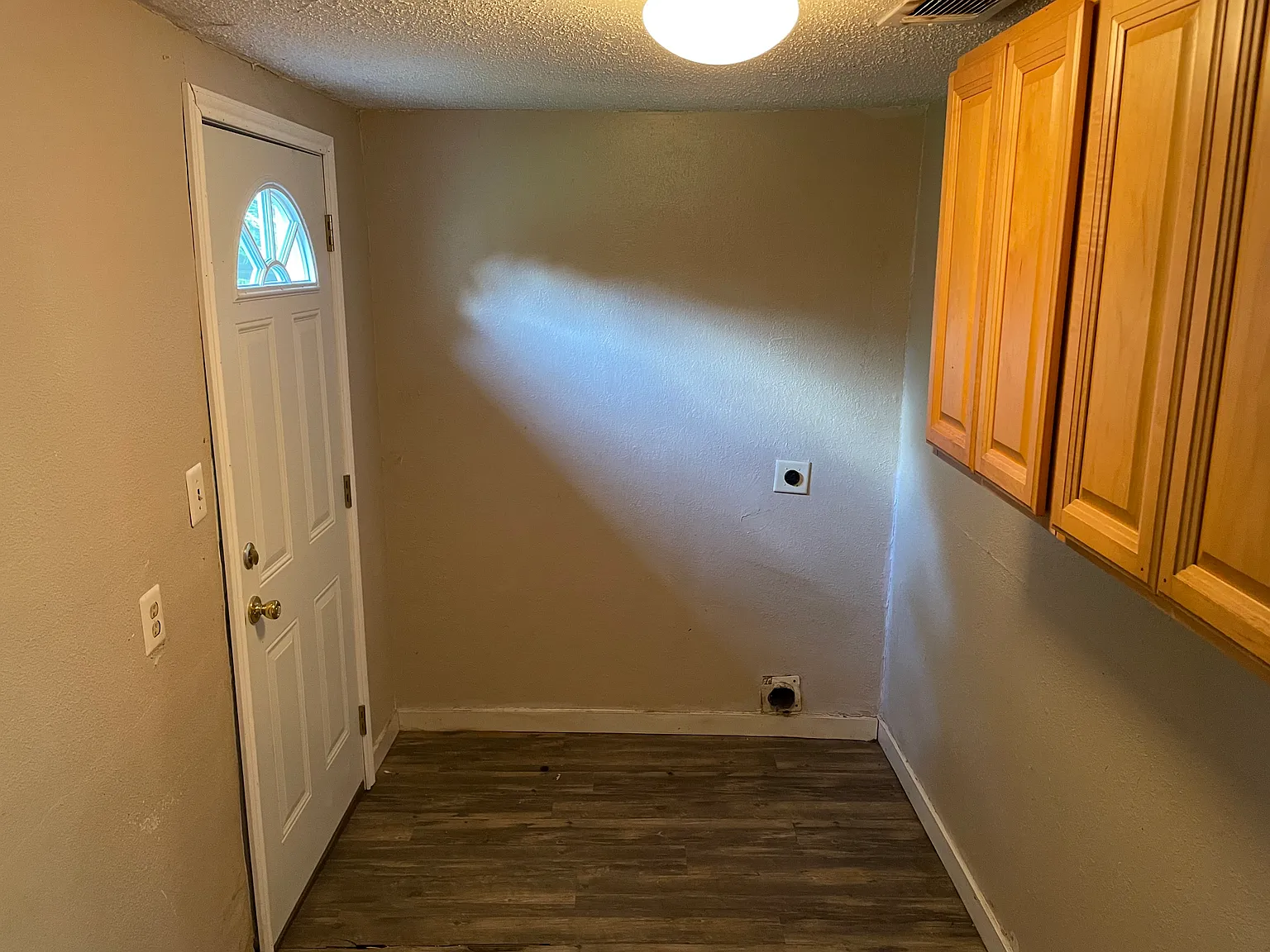 3 bed, 900 sqft, $795 — Photo 3