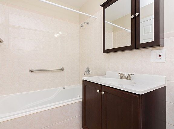 5th image of 8995 Kennedy Dr #104D
