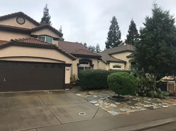 8758 Freesia Dr, Elk Grove, CA 95624