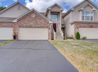 733 Stuarts Dr, Saint Charles, IL 60174