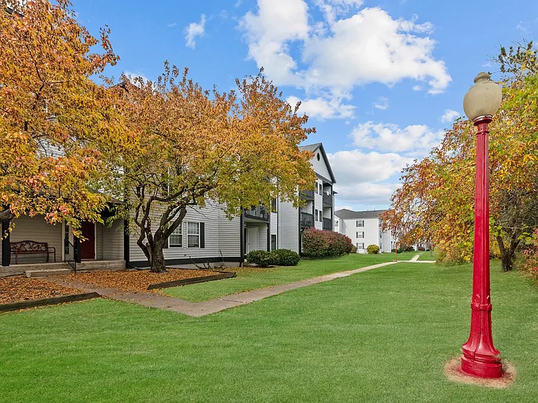 Fairfax Apartments - Lansing, MI — Photo 29
