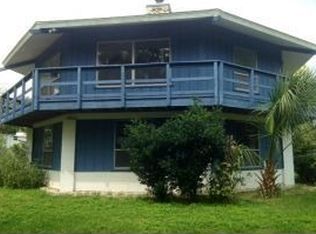 9 Palm Dr, Yankeetown, FL 34498